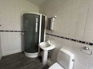 Ensuite- click for photo gallery